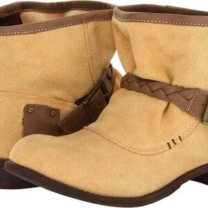 New with box Cat Caterpillar Rita strap short boots size 8 5